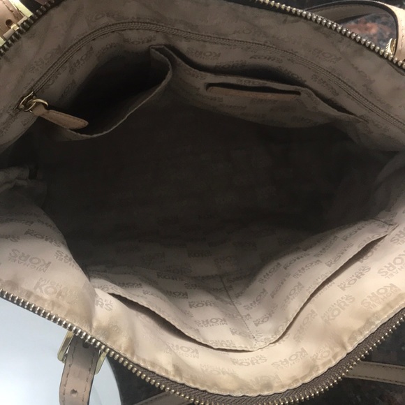 Michael Kors purse - Picture 3 of 5